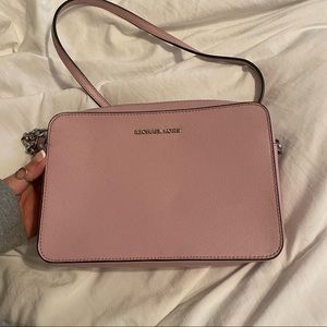 Pink micheal kors crossbody purse
